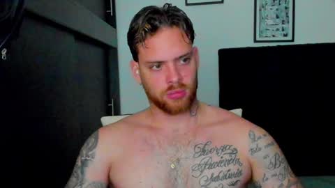 Snapshot of lukeglanton17 chatting on December 27, 2:47 am Luke online show from December 27, 2:47 am