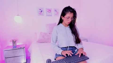 luluu online show from April 18, 11:34 am