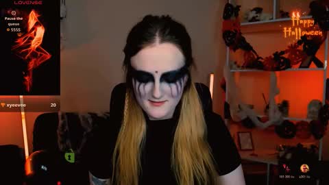 Snapshot of luna_berryy chatting on October 23, 7:37 pm luna_berryy online show from October 23, 7:37 pm