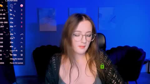 luna_berryy online show from November 8, 9:07 pm