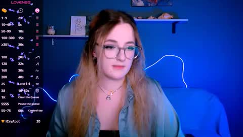 Snapshot of luna_berryy chatting on October 11, 7:50 pm luna_berryy online show from October 11, 7:50 pm