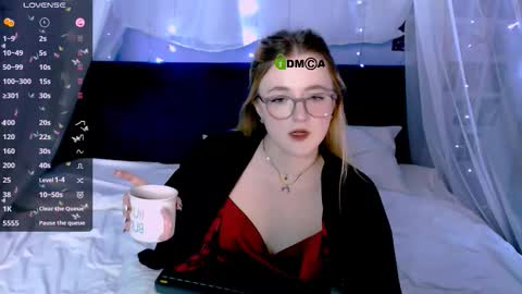 Snapshot of luna_berryy chatting on September 13, 7:27 pm luna_berryy online show from September 13, 7:27 pm