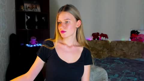 Snapshot of luna_evan chatting on January 21, 2:15 pm luna_evan online show from January 21, 2:15 pm