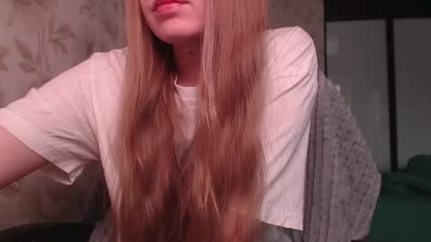 Snapshot of luna_loveisgood chatting on February 22, 8:29 am Luna online show from February 22, 8:29 am