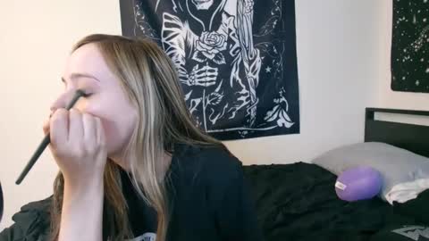 Luna online show from October 28, 10:33 pm