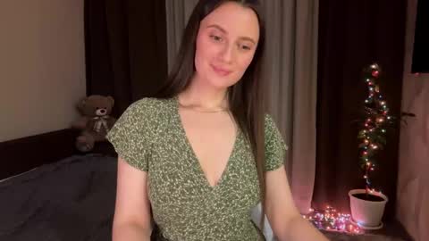 luna_raee online show from December 18, 8:37 pm