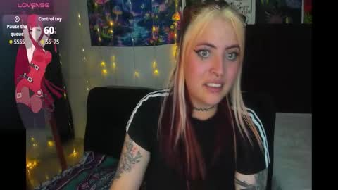 Snapshot of luna_ray420 chatting on October 19, 5:34 am MISS LUNA  online show from October 19, 5:34 am