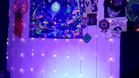 Snapshot of luna_ray420 chatting on March 4, 8:13 am MISS LUNA  online show from March 4, 8:13 am