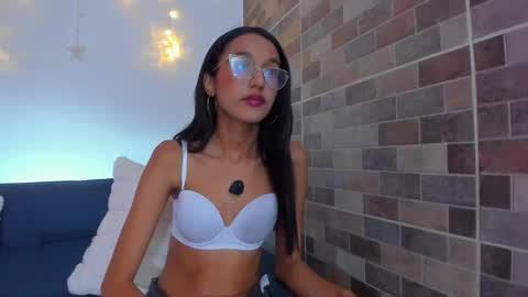 luna_valen online show from December 16, 10:38 pm