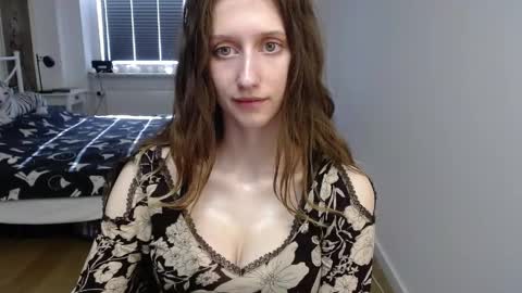 L U N A  online show from March 27, 7:25 am