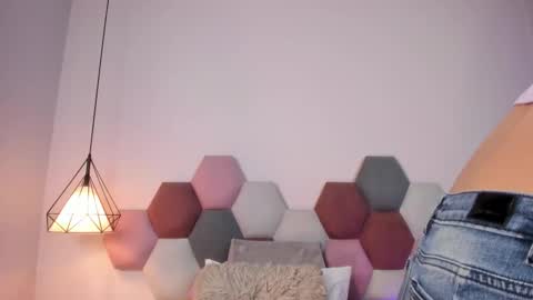 Luna Aspen online show from March 9, 6:01 pm