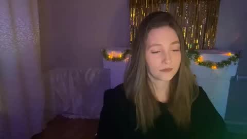 lunafeather online show from December 19, 6:03 pm