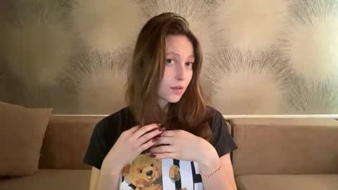 lunafeather online show from February 21, 5:10 am