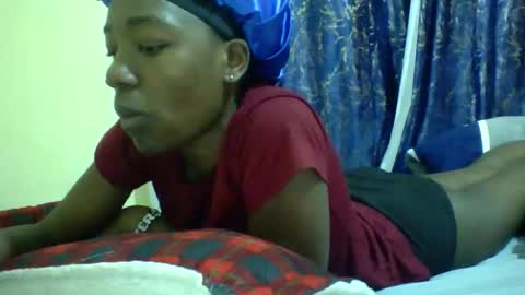 lunah_kitty online show from May 16, 12:15 pm