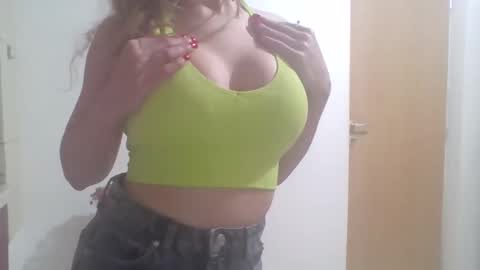Snapshot of lunalovegood869275 chatting on October 27, 5:02 pm lunalovegood869275 online show from October 27, 5:02 pm