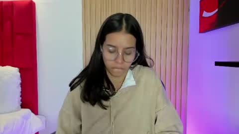 lunamillers_ online show from June 30, 4:56 am