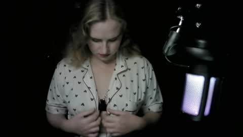 lunamystique_ online show from October 6, 8:37 pm