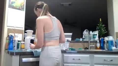 Snapshot of lunapixie2020 chatting on January 27, 5:58 am lunapixie2020 online show from January 27, 5:58 am