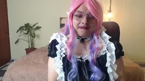 lunasnow__ online show from April 14, 3:48 pm