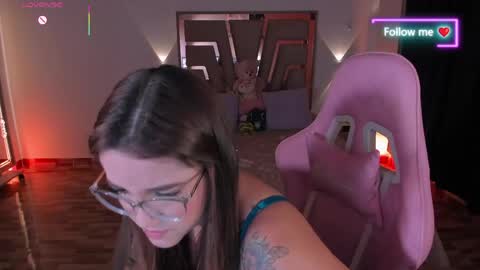 LUNA ROSE online show from May 9, 5:46 am