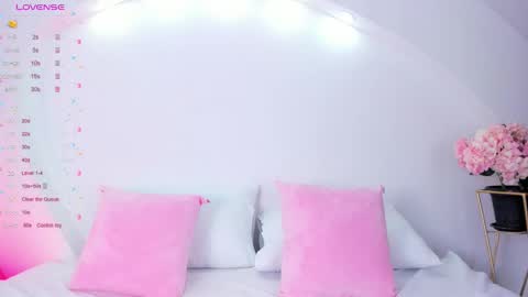 L U N N A online show from September 28, 6:22 am