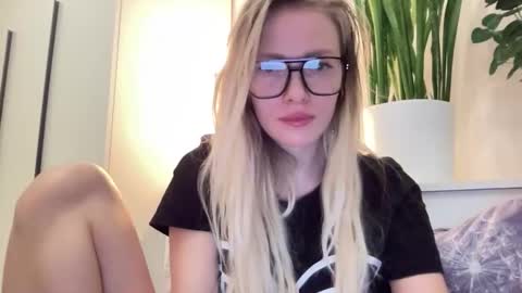 lusiluv online show from February 4, 7:51 pm