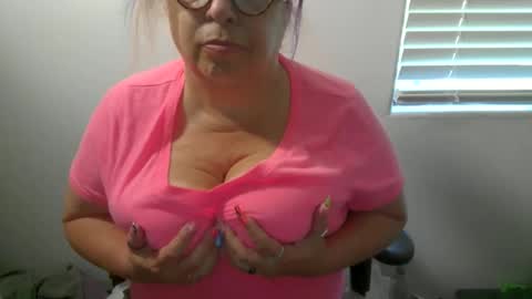 lustyNbusty online show from May 26, 9:21 pm