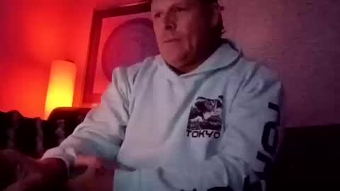 Snapshot of luv2toknstrok chatting on October 17, 12:42 pm Luv2tokNstrok online show from October 17, 12:42 pm