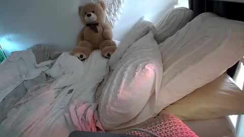 Livvyy online show from December 4, 3:42 am