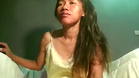 Bee Bee online show from May 12, 2:42 am