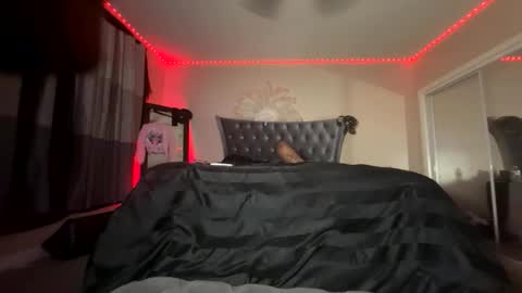 luvvlee online show from March 23, 1:32 am