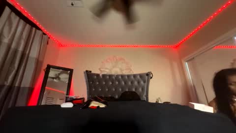 luvvlee online show from October 16, 11:58 pm