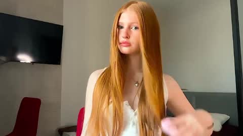 lux_angel online show from May 28, 12:19 am
