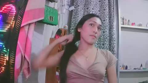 Snapshot of luxy27 chatting on October 26, 1:45 pm nikke online show from October 26, 1:45 pm