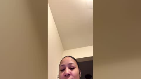 luzy3435 online show from February 3, 6:33 am