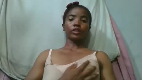 lydie856696 online show from May 11, 4:04 pm