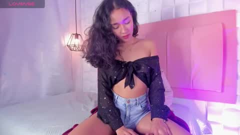 Snapshot of lyhana_lee chatting on February 19, 7:05 pm Lyhana Lee online show from February 19, 7:05 pm