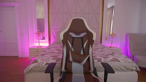 lylanimfa online show from March 22, 7:12 am