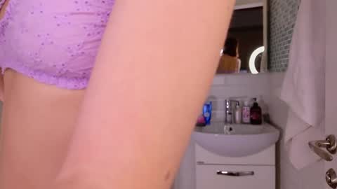 Lyly   online show from February 6, 7:34 am