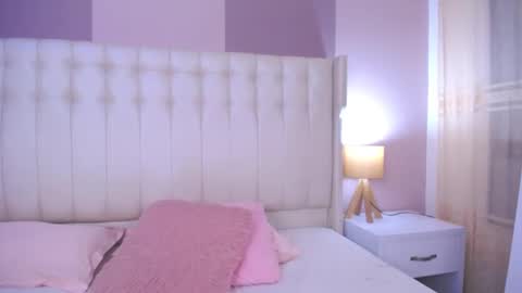 Snapshot of lyn_smith_ chatting on February 15, 1:10 am Lyn online show from February 15, 1:10 am