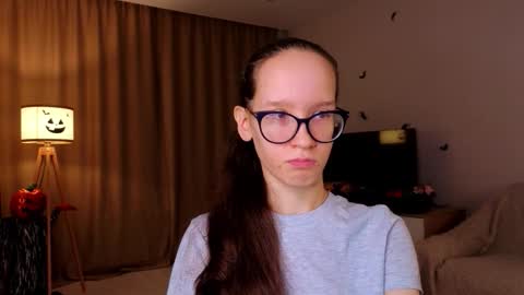 Sara online show from November 8, 4:10 pm