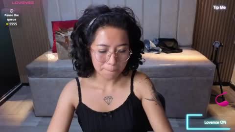 lynn_turner_ online show from May 28, 3:54 pm