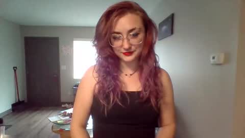 Lynn  online show from April 4, 6:04 pm