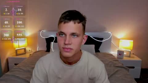 m0neyken_ online show from June 28, 2:51 am