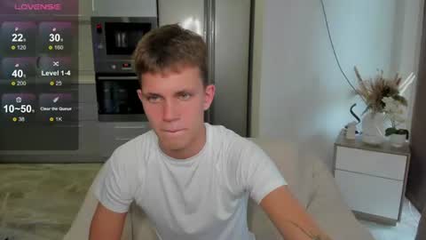 m0neyken_ online show from July 31, 2:45 am