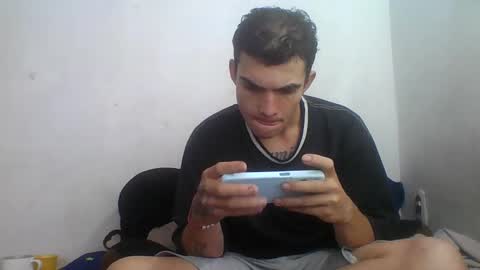 Snapshot of m0ntana777 chatting on October 21, 11:04 am m0ntana777 online show from October 21, 11:04 am