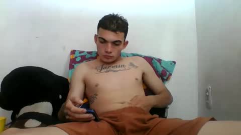 Snapshot of m0ntana777 chatting on September 19, 2:32 pm m0ntana777 online show from September 19, 2:32 pm