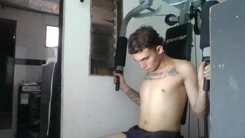 Snapshot of m0ntana777 chatting on September 18, 2:21 pm m0ntana777 online show from September 18, 2:21 pm