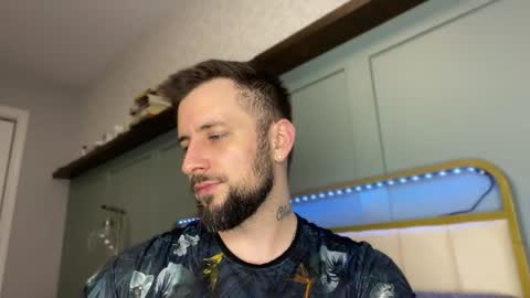 m_stephen online show from April 18, 3:30 am