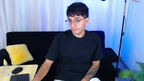 Max online show from April 24, 2:08 pm